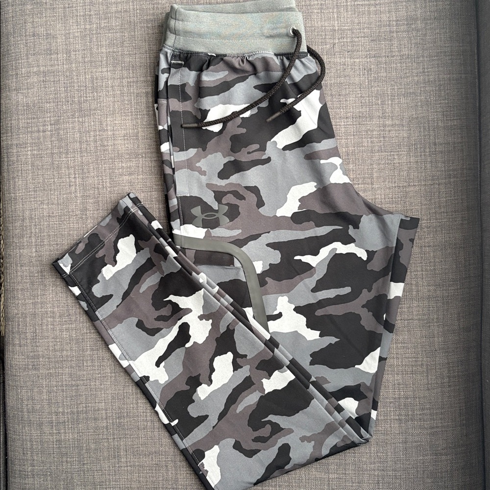 Under Armour Men's Camouflage Cargo Pants - Black and Gray